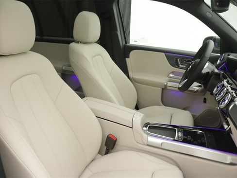 New 2026 Mercedes-Benz GLB 250 image 9