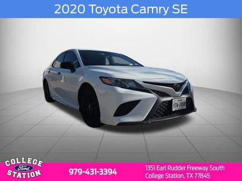 Used 2020 Toyota Camry SE FWD image 1