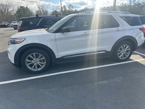 Used 2021 Ford Explorer Limited w/ Equipment Group 301A image 4