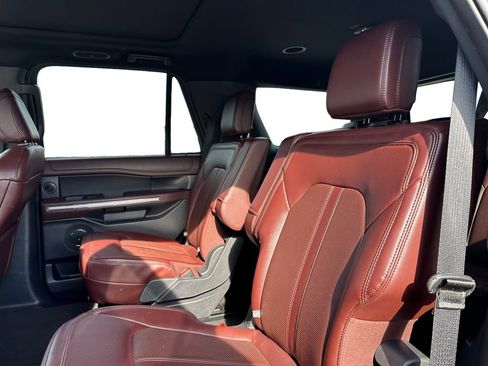 Used 2024 Ford Expedition Limited image 10
