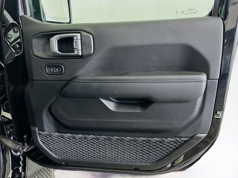 Used 2023 Jeep Wrangler Sahara w/ Cold Weather Group image 31