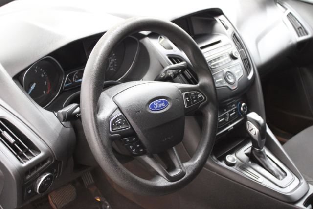 Used 2015 Ford Focus SE FWD image 11