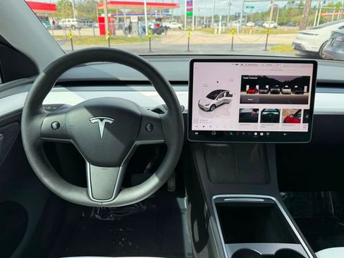 Used 2024 Tesla Model Y Long Range image 18