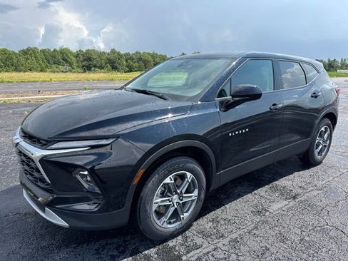 Used 2025 Chevrolet Blazer LT FWD image 1