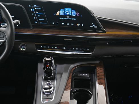 Used 2024 Cadillac Escalade ESV Sport Platinum w/ LPO, ONYX Package image 20