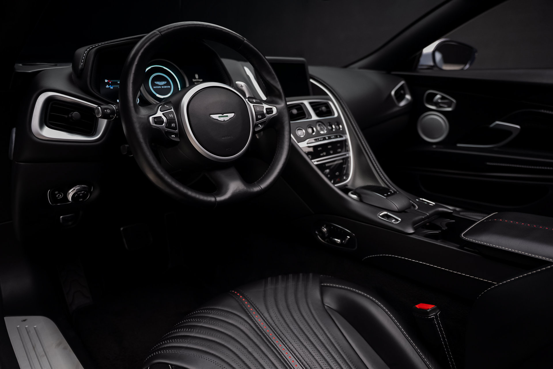 Used 2019 Aston Martin DB11 Volante RWD image 2