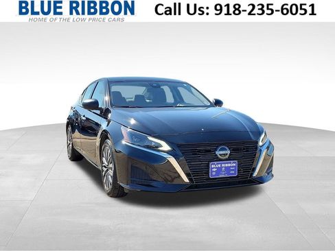 Used 2024 Nissan Altima 2.5 SV image 1