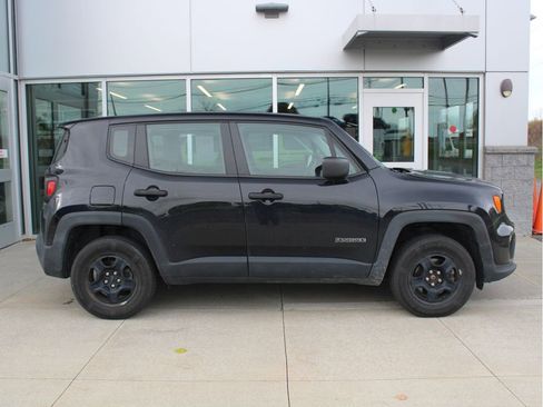 Used 2019 Jeep Renegade Sport image 3