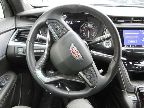 Used 2025 Cadillac XT6 Sport w/ Technology Package image 43