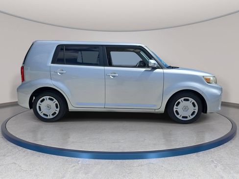 Used 2012 Scion xB FWD image 5