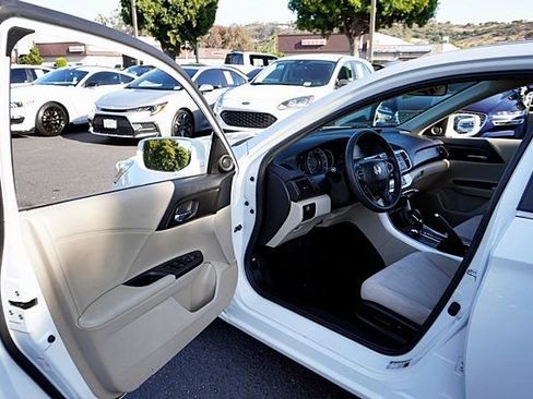 Used 2015 Honda Accord EX image 34