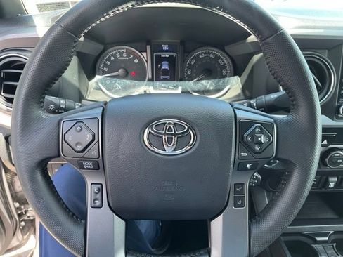 Used 2021 Toyota Tacoma TRD Off-Road w/ Technology Package AWD/4WD image 13