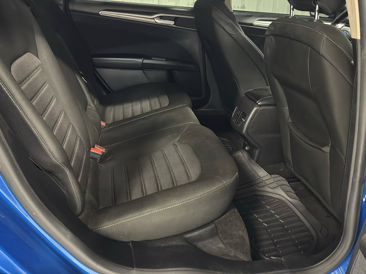 Used 2020 Ford Fusion SE FWD image 8