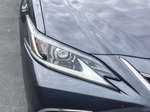 Certified 2025 Lexus ES 300h w/ Premium Package image 7