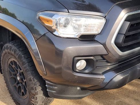 Used 2022 Toyota Tacoma SR5 RWD image 5