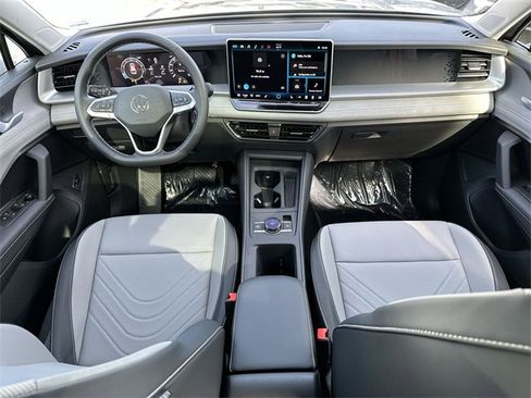 New 2026 Volkswagen Tiguan SE image 31