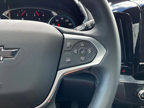 Used 2023 Chevrolet Traverse RS FWD image 19
