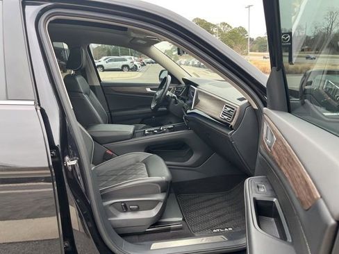 Used 2024 Volkswagen Atlas SEL Premium R-Line image 41