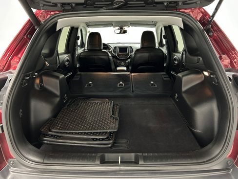 Used 2020 Jeep Cherokee Latitude Plus AWD/4WD image 34