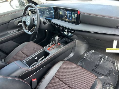 New 2026 Nissan Kicks SR FWD image 9