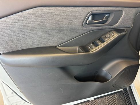 Used 2023 Nissan Rogue S AWD/4WD image 13