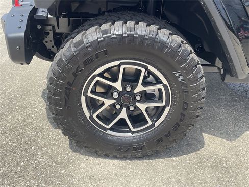 New 2025 Jeep Gladiator Rubicon image 9