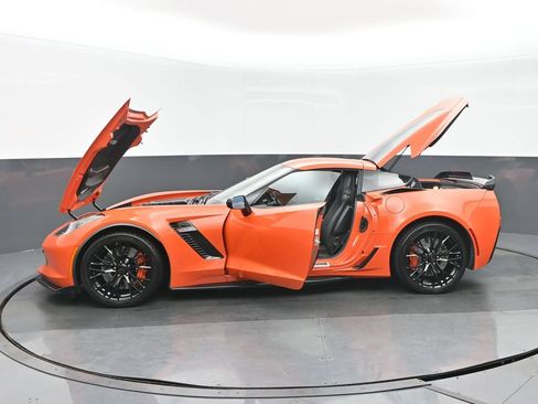 Used 2019 Chevrolet Corvette Z06 RWD image 32