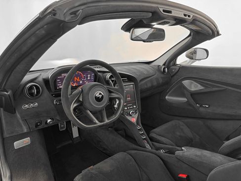 Used 2022 McLaren 765LT image 16