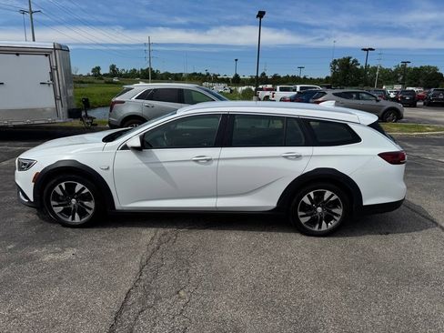 Certified 2018 Buick Regal Essence w/ Driver Confidence Package #1 AWD/4WD image 4