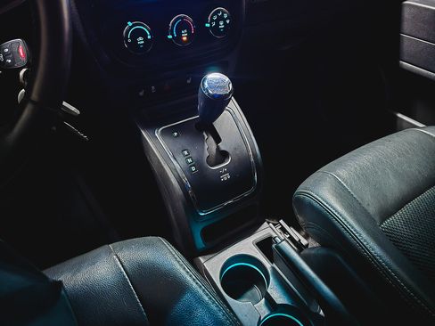 Used 2017 Jeep Patriot Sport FWD image 30