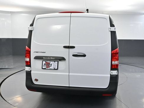 Used 2023 Mercedes-Benz Metris image 4