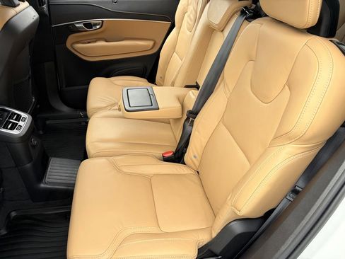 Used 2022 Volvo XC90 T8 Inscription w/ Lounge Package image 17