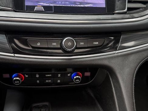 Used 2020 Buick Enclave Essence image 43