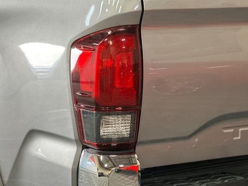 Used 2020 Toyota Tacoma SR5 RWD image 41