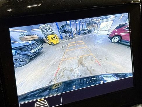 Used 2021 Chevrolet Traverse LT FWD image 15