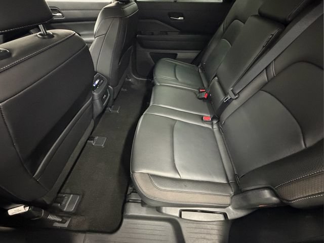 Certified 2025 Nissan Pathfinder SL FWD image 17