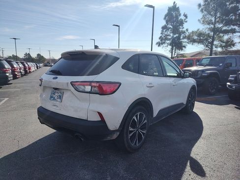 Used 2021 Ford Escape SE w/ SE Sport Appearance Package image 10