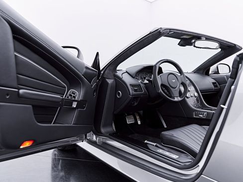 Used 2016 Aston Martin DB9 GT RWD image 49
