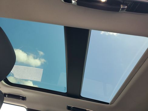 Used 2024 Land Rover Range Rover Sport SE image 11