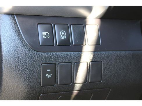 Used 2017 Toyota Highlander SE image 16