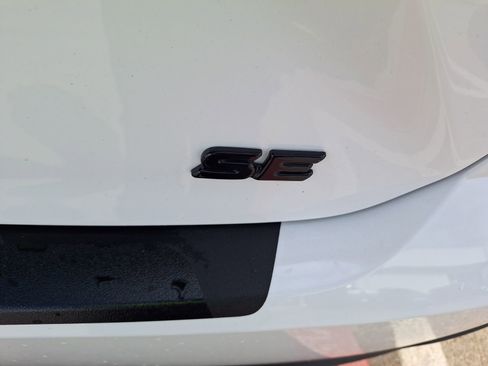 Used 2025 Toyota Camry SE w/ Convenience Package image 12