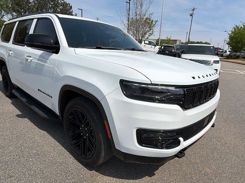 Used 2024 Jeep Wagoneer L Series III w/ Premium Group I image 5