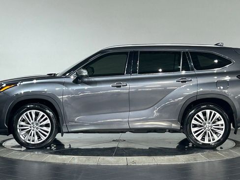 Used 2024 Toyota Highlander Platinum AWD/4WD image 6