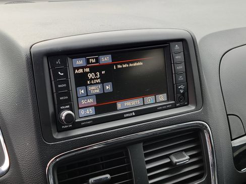 Used 2017 Dodge Grand Caravan SXT w/ Driver Convenience Group image 26