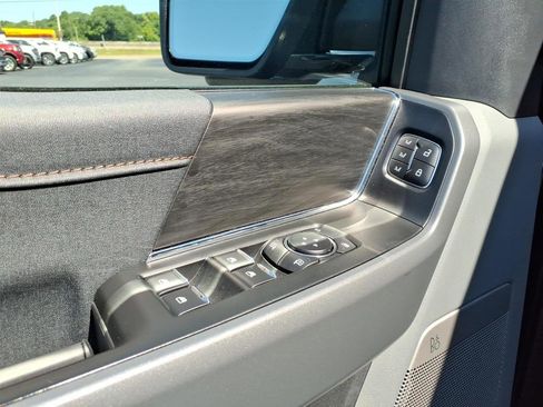 Used 2025 Ford F150 Lariat w/ Equipment Group 501A Mid AWD/4WD image 6