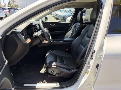 Certified 2023 Volvo XC60 B5 Ultimate w/ Climate Package AWD/4WD image 17