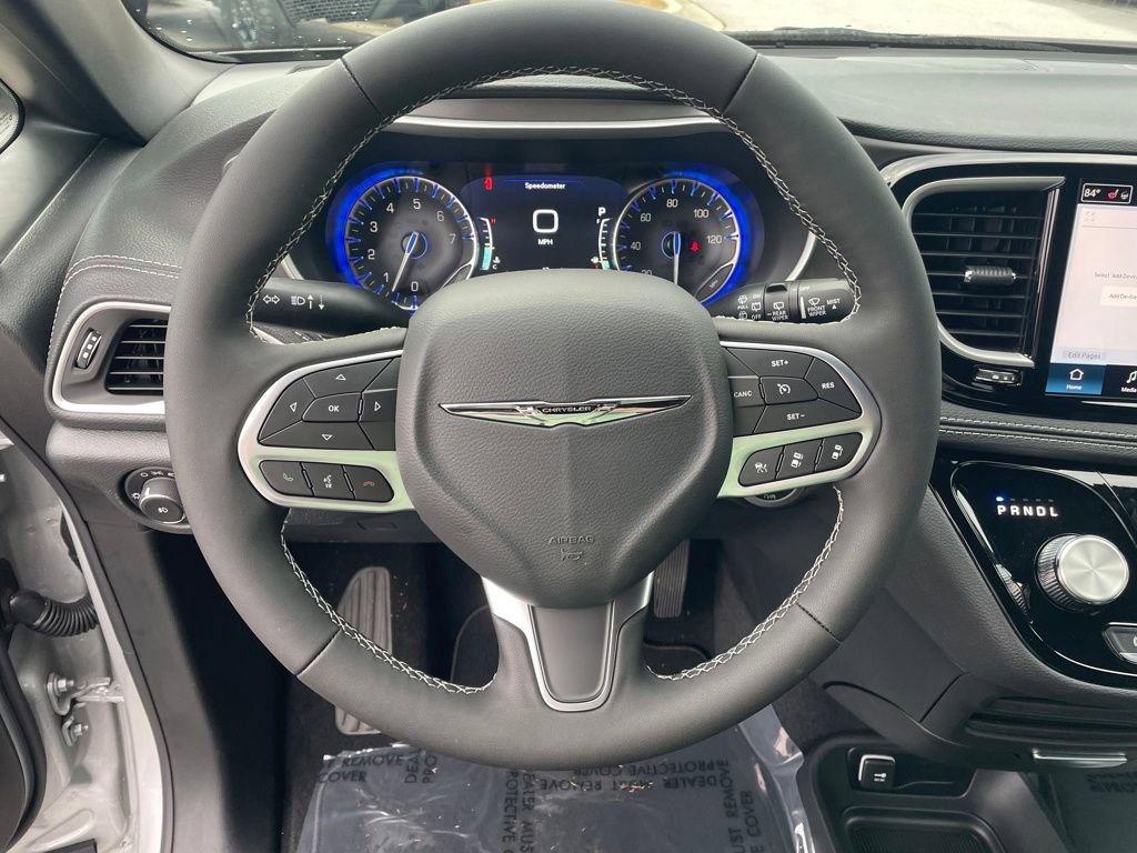 New 2026 Chrysler Pacifica Select FWD image 13