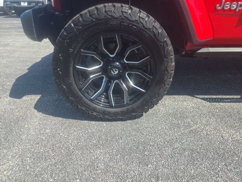 Used 2020 Jeep Wrangler Unlimited Sahara AWD/4WD image 5