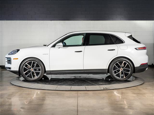 Certified 2026 Porsche Cayenne Coupe AWD/4WD image 2
