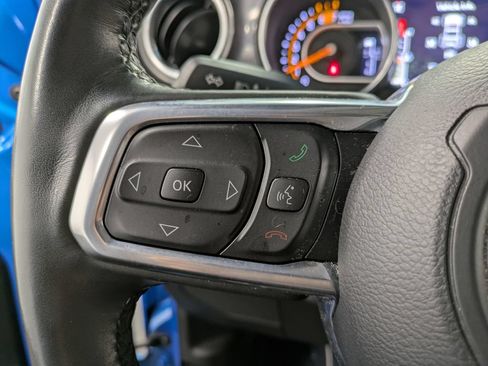 Used 2022 Jeep Wrangler Unlimited Sahara AWD/4WD image 17